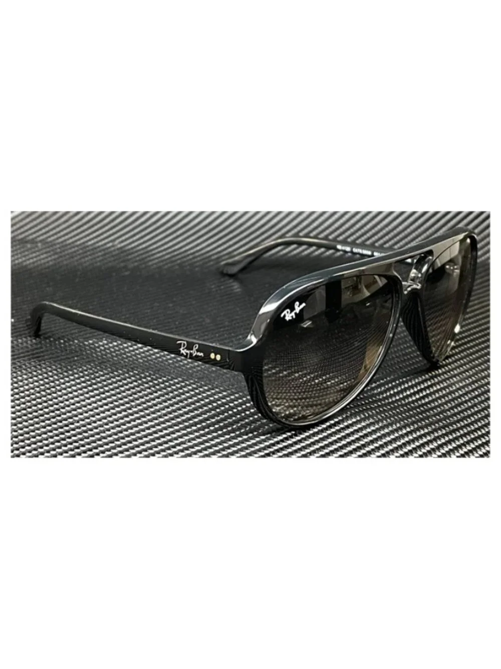 New Ray Ban Men  Black Sunglasses  59- 13- 140
